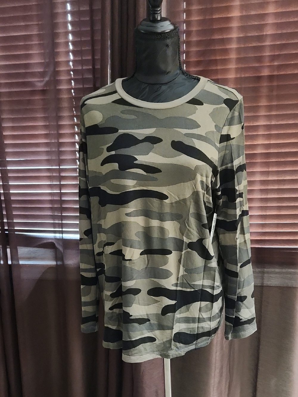 NWT Torrid Super Sofr Long Sleeve Camo Crew Neck Size 0